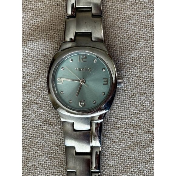 Timex quartz women's silver watch with blue face, new battery - Picture 1 of 6